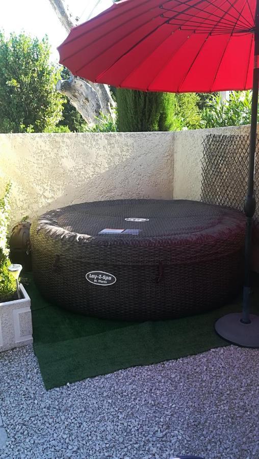 Mas De La Coucourde Bed and Breakfast Paluds de Noves Esterno foto