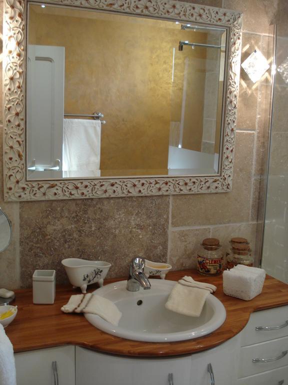 Mas De La Coucourde Bed and Breakfast Paluds de Noves Esterno foto